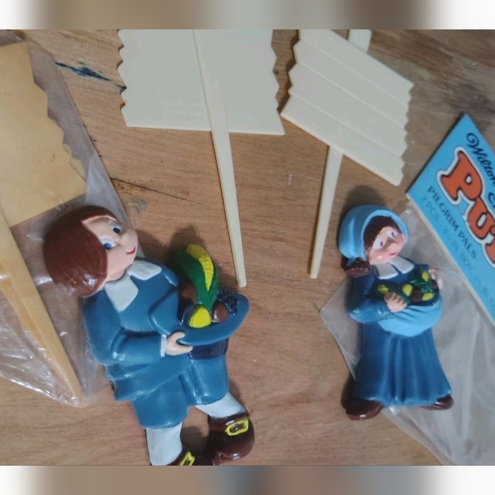 Vintage Pilgrim Figurines with Signs Cake / Cupcake Toppers